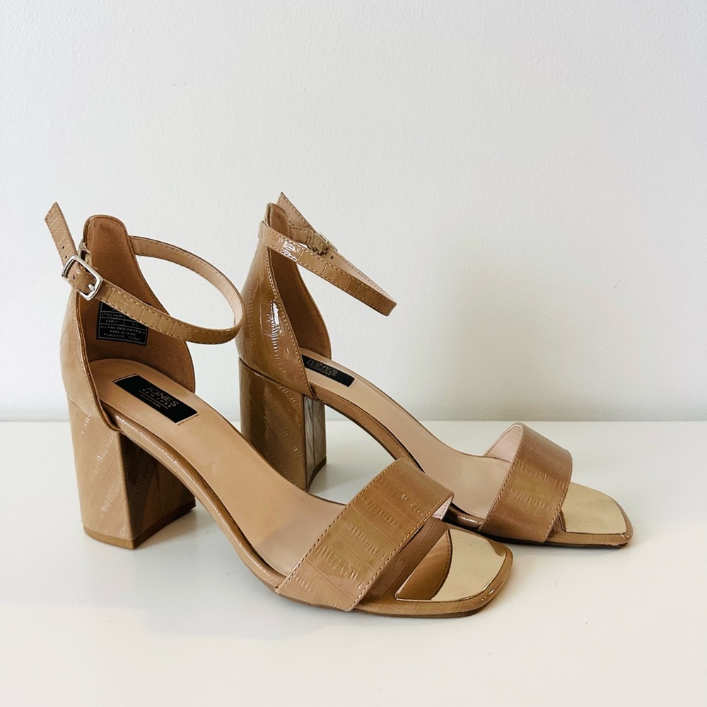 Jones New York Nude Patent Leather Chunk Heels 9.5
